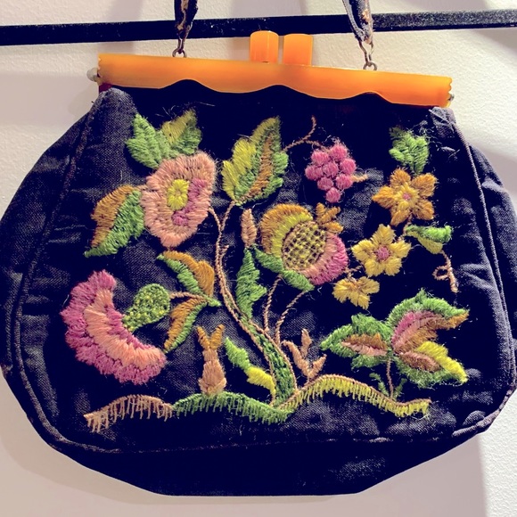 Adorable!!! Denim and crewel vintage purse 💕 - Picture 7 of 14